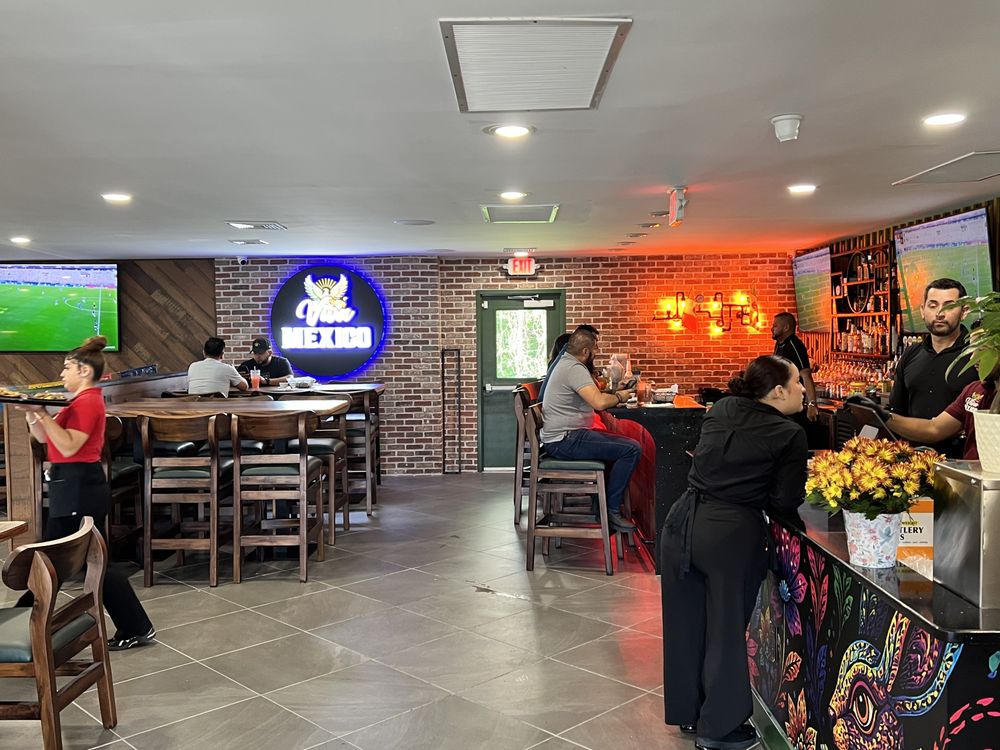 Viva Mexico dining room and bar with colorful Mexican decor